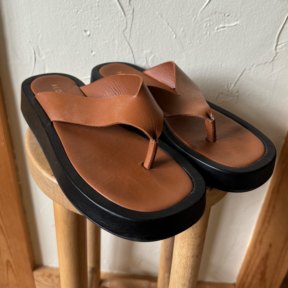 ALOHAS Brown Leather Platform Flip Flops